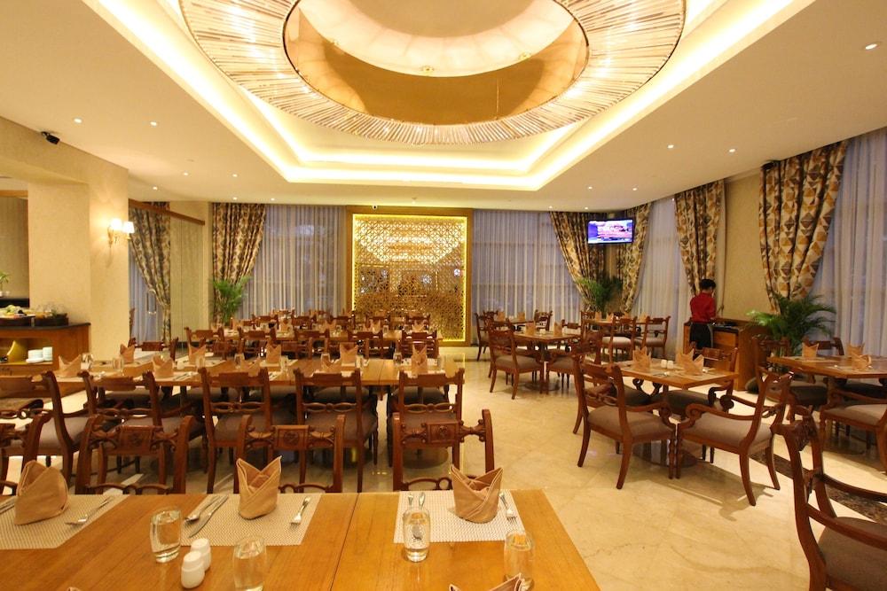 Ambhara Hotel Джакарта Экстерьер фото