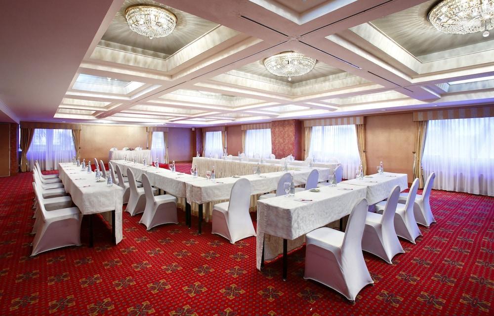 Ambhara Hotel Джакарта Экстерьер фото
