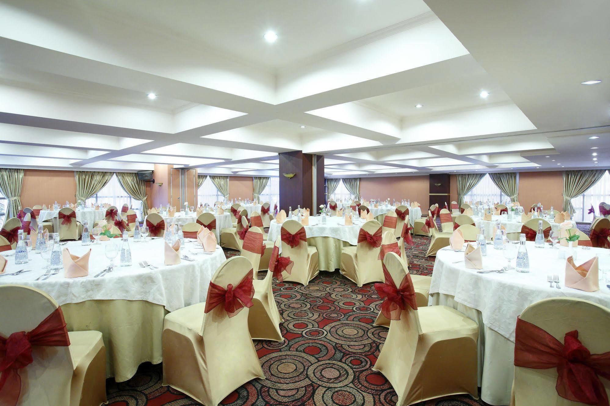 Ambhara Hotel Джакарта Экстерьер фото